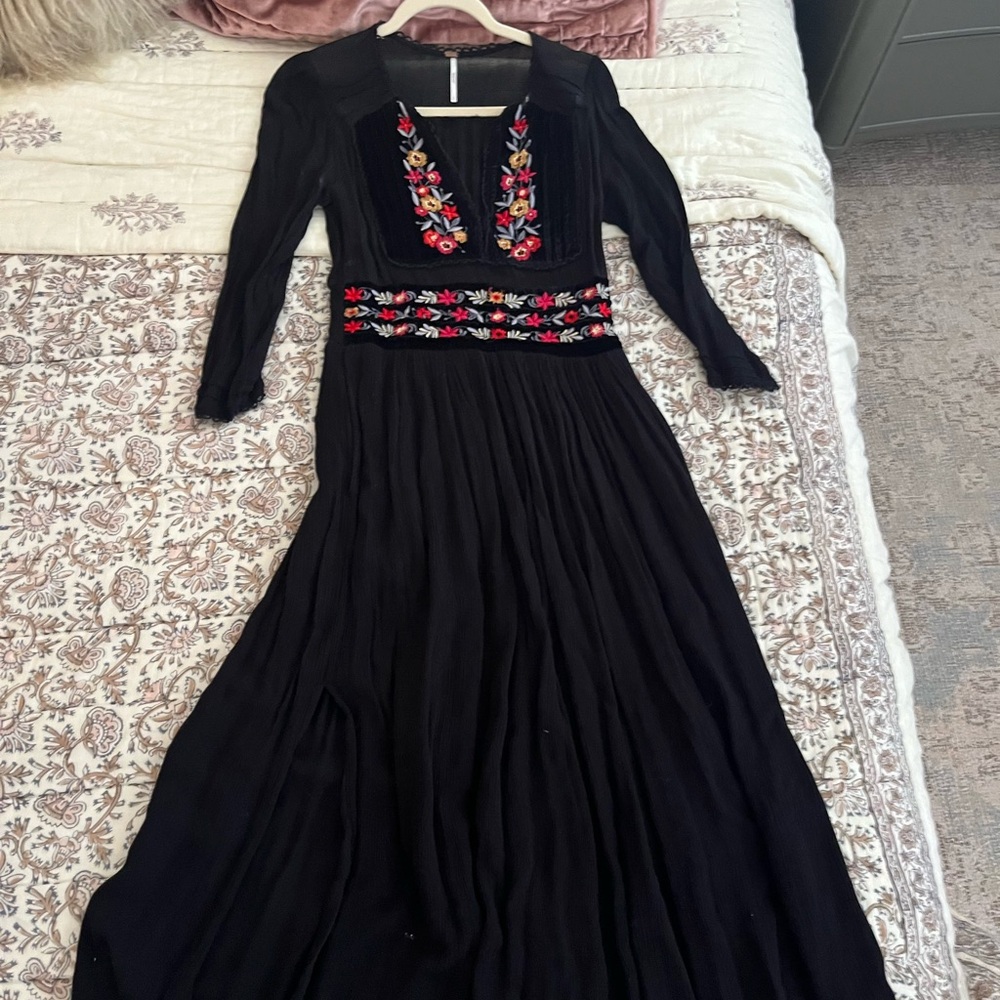 Free People Black Floral Embroidery MIDI/MAXI